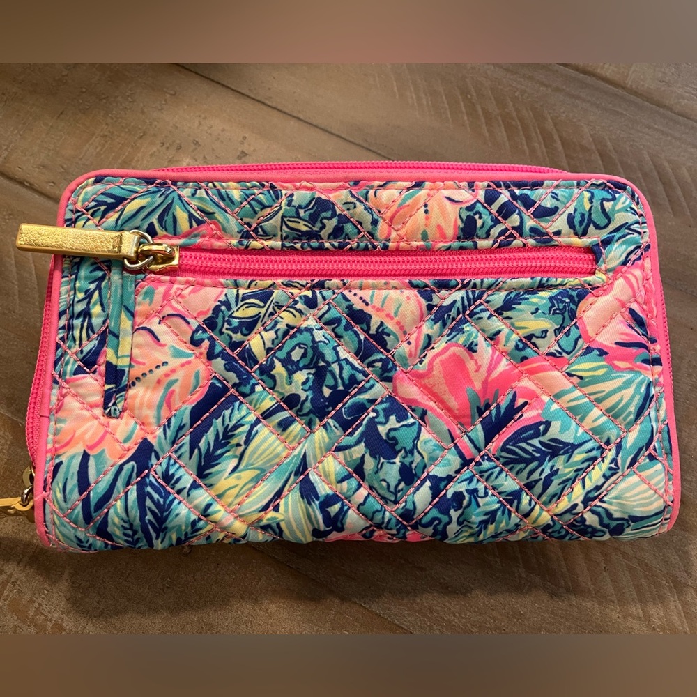 Lilly Pulitzer Quilted Warwick Floral Wallet in Lapis Lazuli Beach Club Blooms - Picture 12 of 12